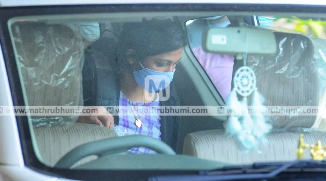 Soumya being brought to Custom's commissioner's office in Kochi. (Photo- VK Aji)