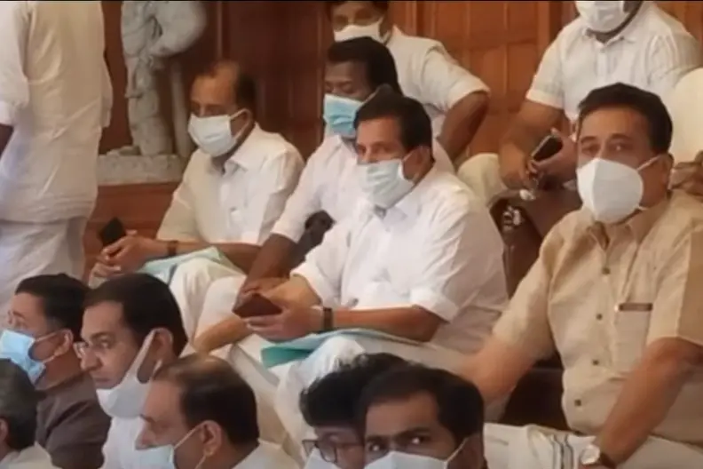 ഡോളര് കടത്തുകേസ്: അടിയന്തര പ്രമേയ നോട്ടീസിന് സ്പീക്കര് അനുമതി നിഷേധിച്ചു,ബഹിഷ്കരിച്ച് പ്രതിപക്ഷം