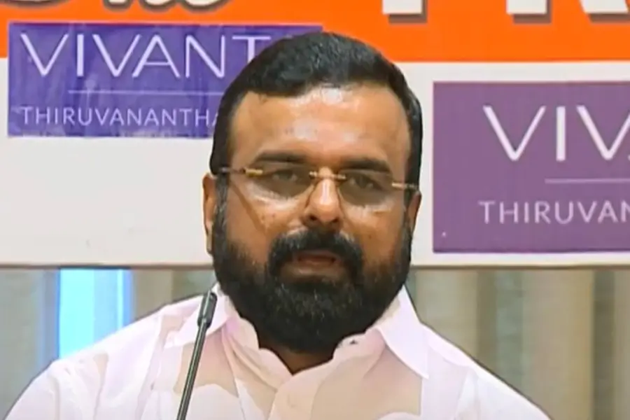 കേട്ടു വളര്‍ന്നതില്‍ നിന്ന് വ്യത്യസ്തമാണ് സി.പി.എം- അനില്‍കുമാര്‍; ഇനി സഖാവ് അനിലെന്ന് പി. മോഹനന്‍