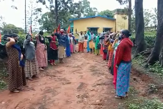 Workers' protest continues in Sri Lankan rehabilitation camp in Kambamala tea estate