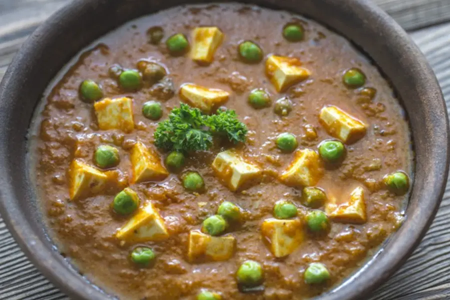 Even non-vegetarians can feast on this paneer-green peas masala