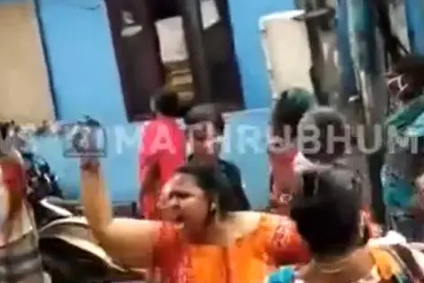 Lockdown violation in Poonthura; people begins protest on streets
