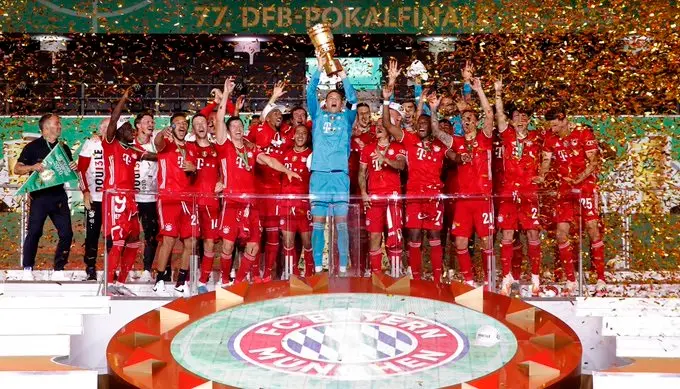 Bayern Munich players with the German Cup (Photo: Twitter|BayernMunich)