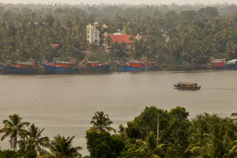 Ashtamudi Lake pollution: Kerala HC seeks stand of transport dept, Kollam Corporation