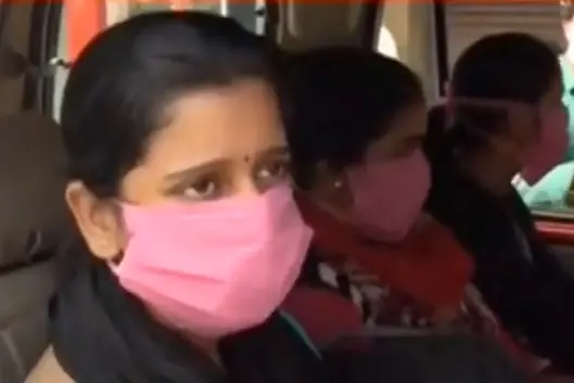 Tamil Nadu police stops 30 Keralites at Kaliyakkavilai despite having NORKA pass