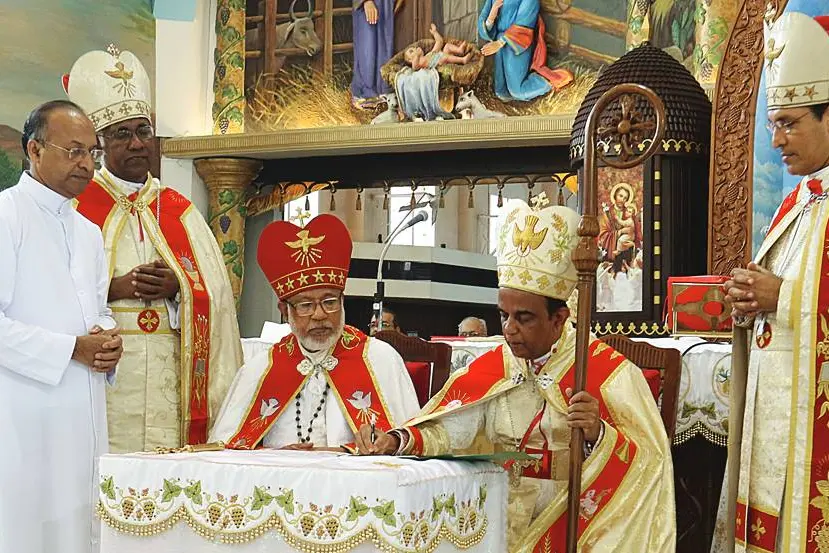 Uniform Holy Mass: Priests detain Thrissur archbishop Mar Andrews Thazhath