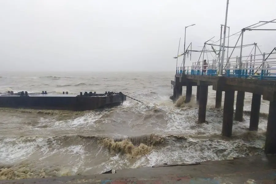 Cyclone 'Amphan' makes landfall, 2 die in Bengal