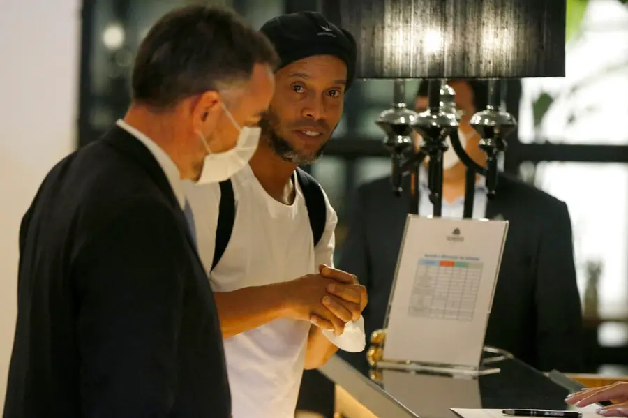 Ronaldinho leaves jail for luxury hotel house arrest