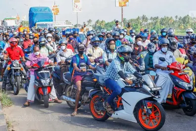 Hours of traffic jam on NH 66 as Goods lorry breaks down on Neendakara bridge