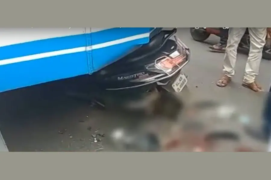 Man, 5-yr-old son killed as scooter rams into bus in TVM