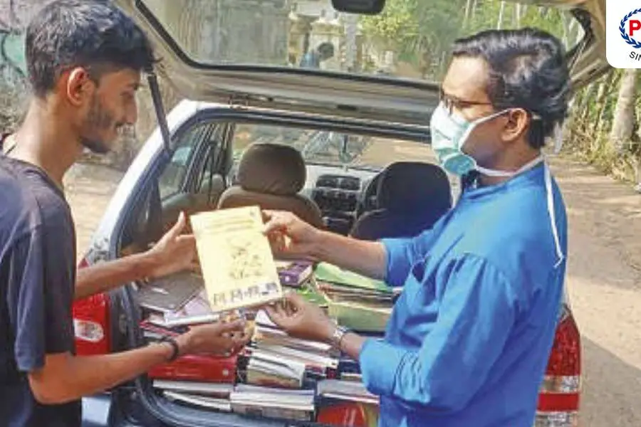 College teacher distributes books from home library to promote reading in lockdown