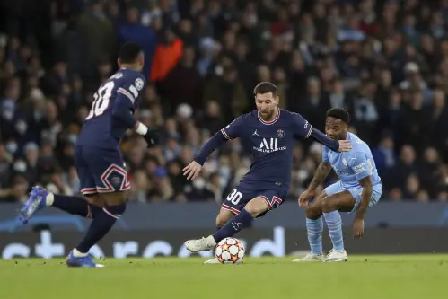 Man City beats PSG 2-1, both advance in Champions League