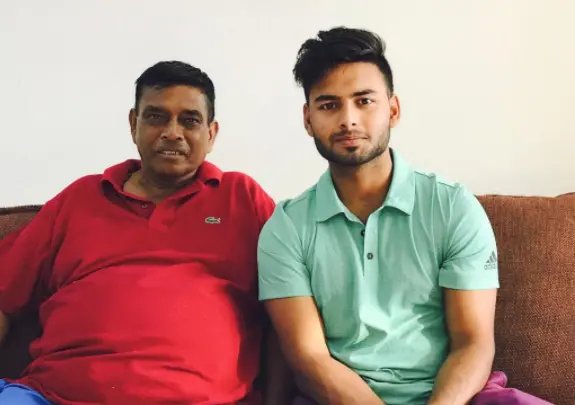 Rishabh Pant with his father Tarak Sinha | Twitter|Rishabh Pant