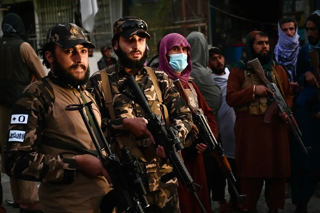 Taliban fighters stand guard near the Sardar Mohammad Dawood Khan military hospital in Kabul after at least 19 people were killed and 50 others wounded in an attack on a military hospital| Photo:AFP