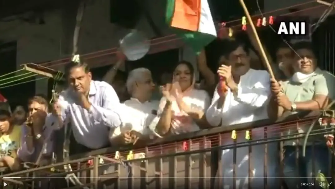 People come out on their balconies to clap, clang utensils and ring bells to express their gratitude to those providing essential services amid Coronavirus pandemic (Photo: ANI)