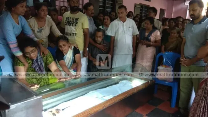 Public pays homage to  Gopika at her residence in Thrippunithura. (Photo- TK Pradeepkumar)