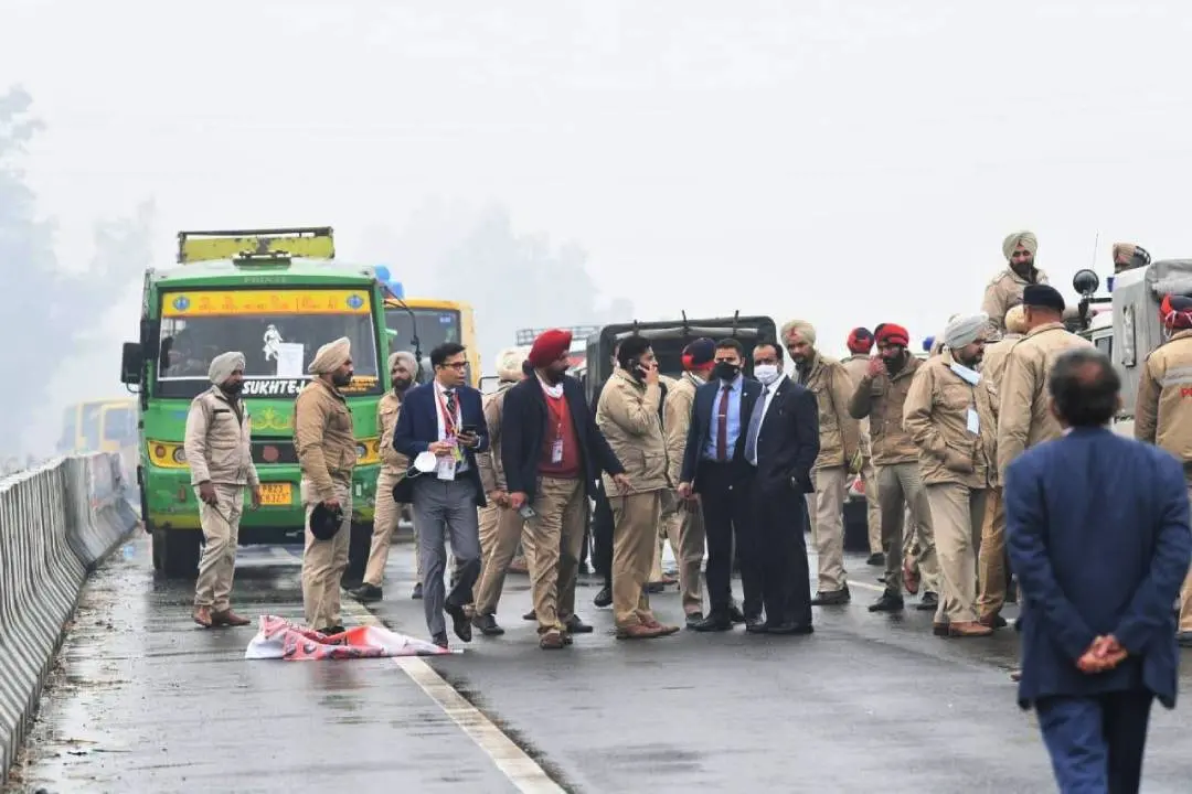 PM's vehicle stuck at flyover | Photo: ANI