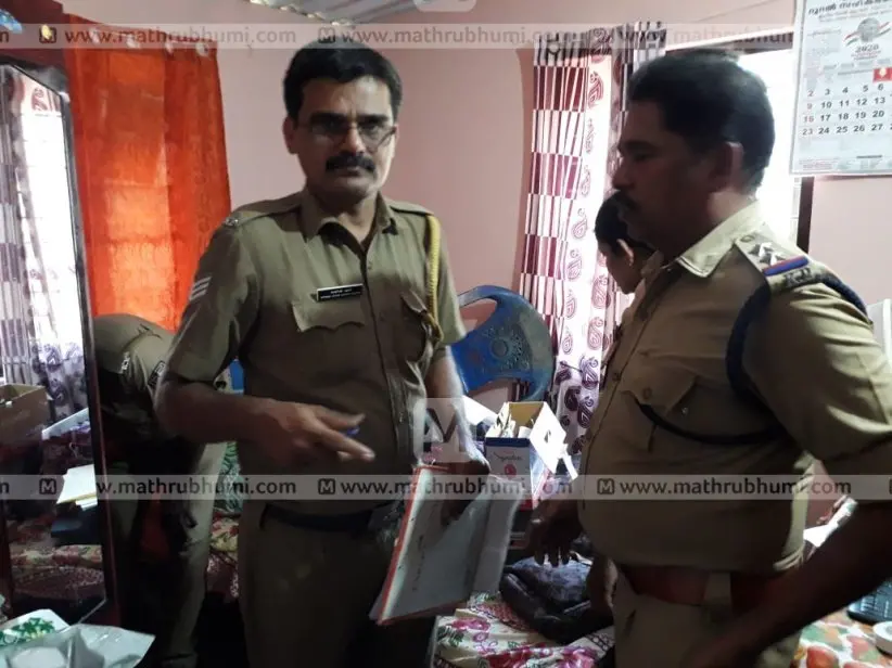 Police searching the house. (Photo- Narayanan Unni)