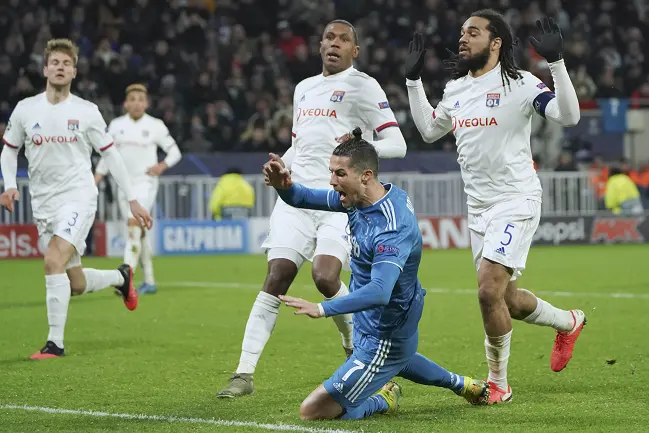 Lyon stun Juventus in 1st leg of Champions League tie