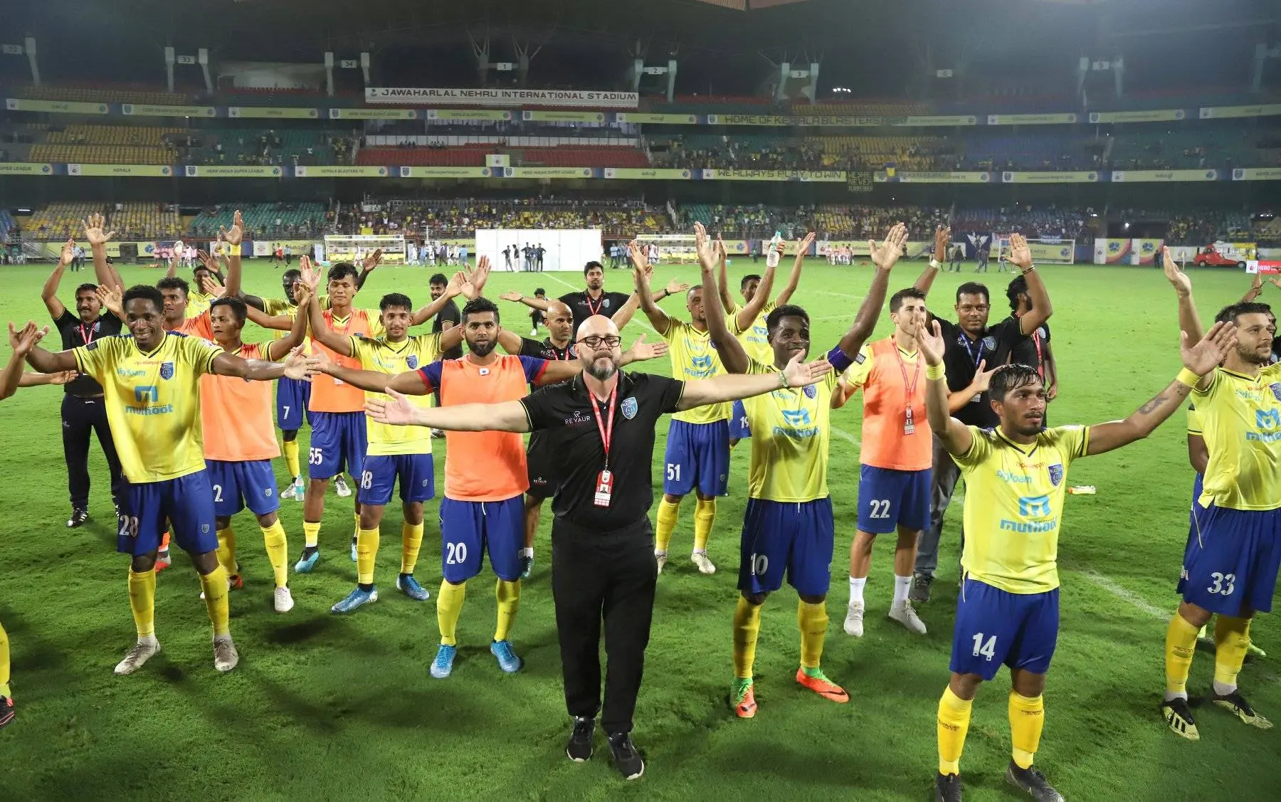 Kerala Blasters FC greeting fans after their final home match of ISL 2019-20 season (Photo: ISL)