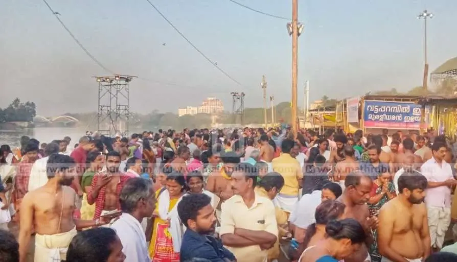 Devotees throng Aluva Manappuram to offer prayers (Photo V. K. Aji)
