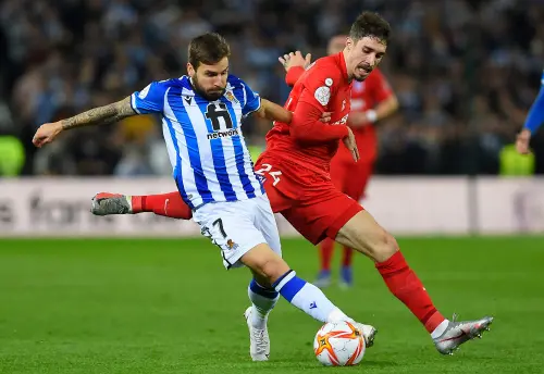 Atletico Madrid's Sime Vrsaljko (R) vies with Real Sociedad forward Cristian | AFP