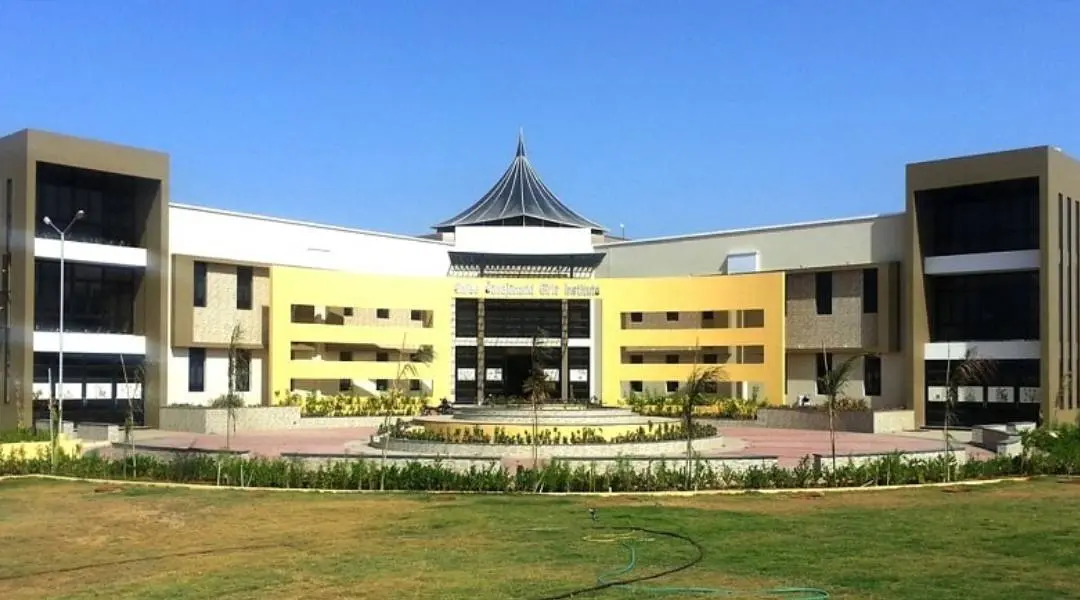 Shree Sahajanand Girls Institute (Photo: www.ssgi.co.in)