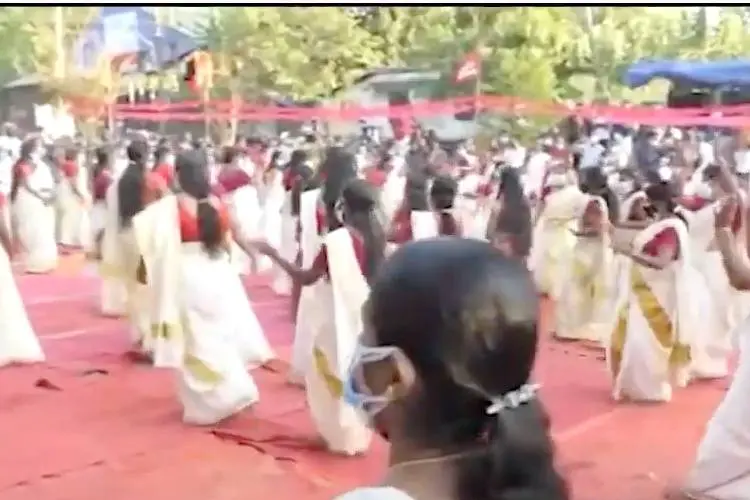 തൃശ്ശൂരിലും സി.പി.എം. സമ്മേളനത്തില് തിരുവാതിരക്കളി