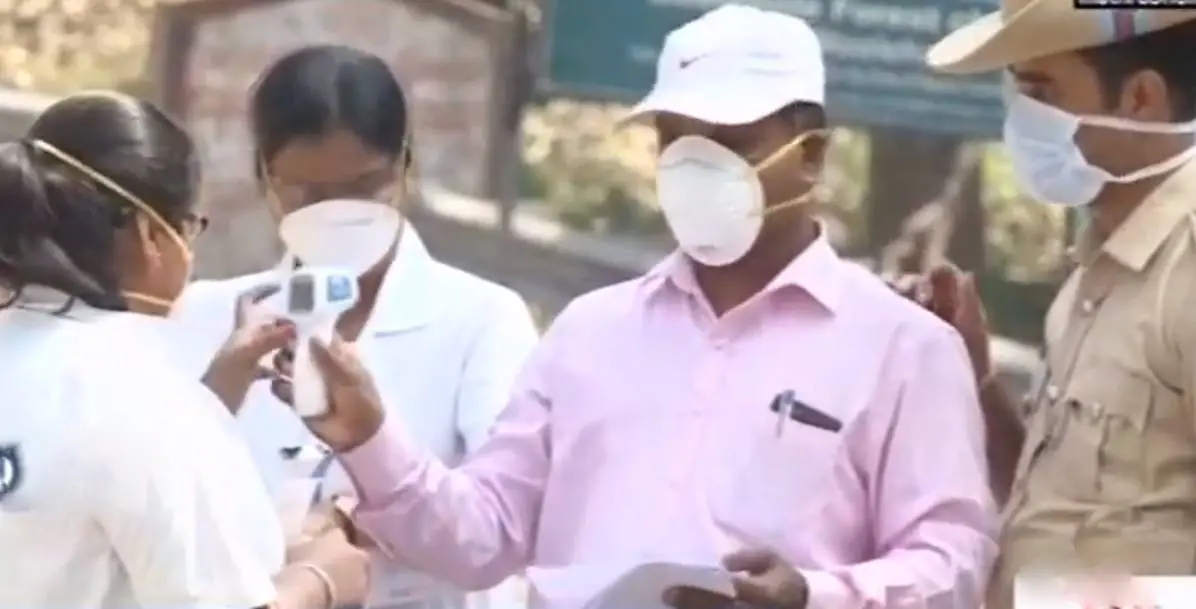 Medical team examining at Moolahalla check post in Kozhikode-Mysuru national highway