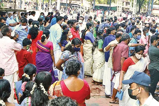 Guruvayur temple witnesses 145 weddings on Sunday despite lockdown curbs
