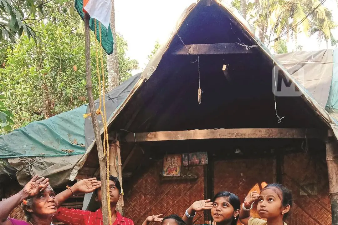 R-Day celebration at Thrissur hut; Grandma unfurls national flag with children