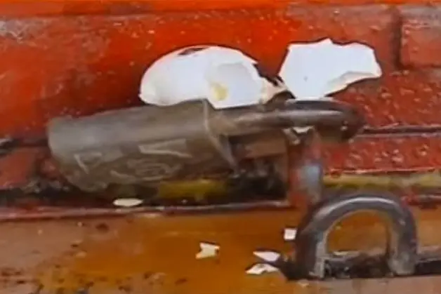 Rotten eggs thrown at Muthoot's female staff