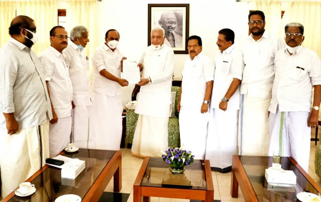 Congress leaders hand over the petition to Governor | Photo: Mathrubhumi