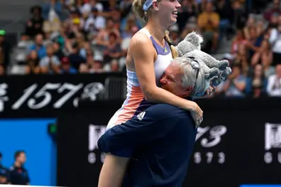 Wozniacki waves goodbye after 3rd round defeat at Aus Open