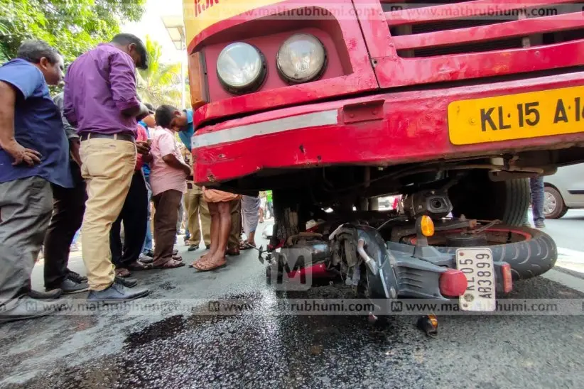 KSRTC bus rams onto bike in Kottayam, 1 killed