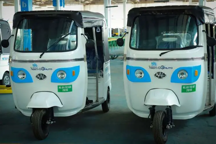 Autorickshaw drivers hold strike against e-autorickshaws in Kozhikode