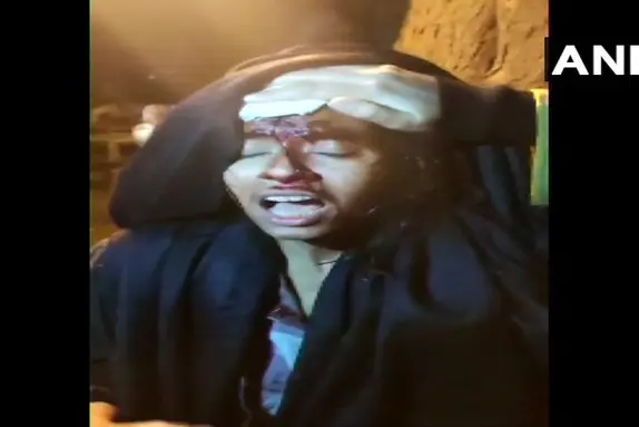 Several students, including girls, injured in JNU clashes