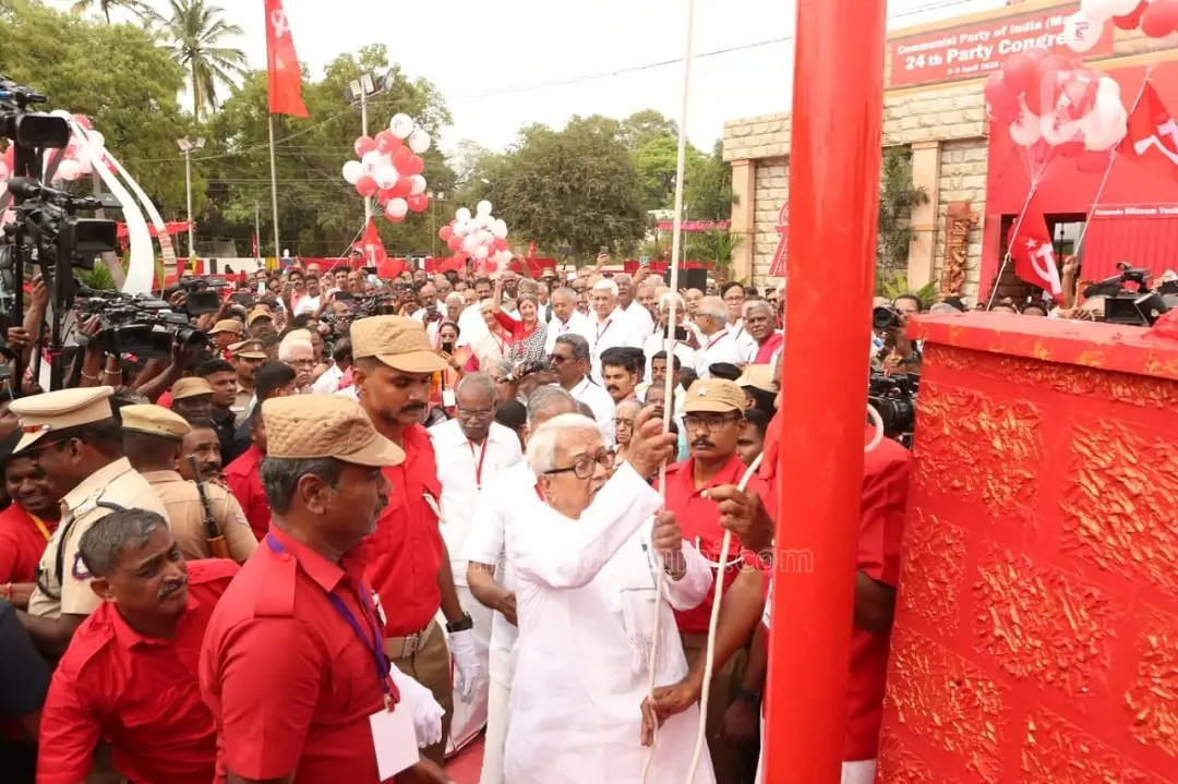 Senior leader Biman Bosehoisting of the flag | Photo: CP Biju, Mathrubhumi