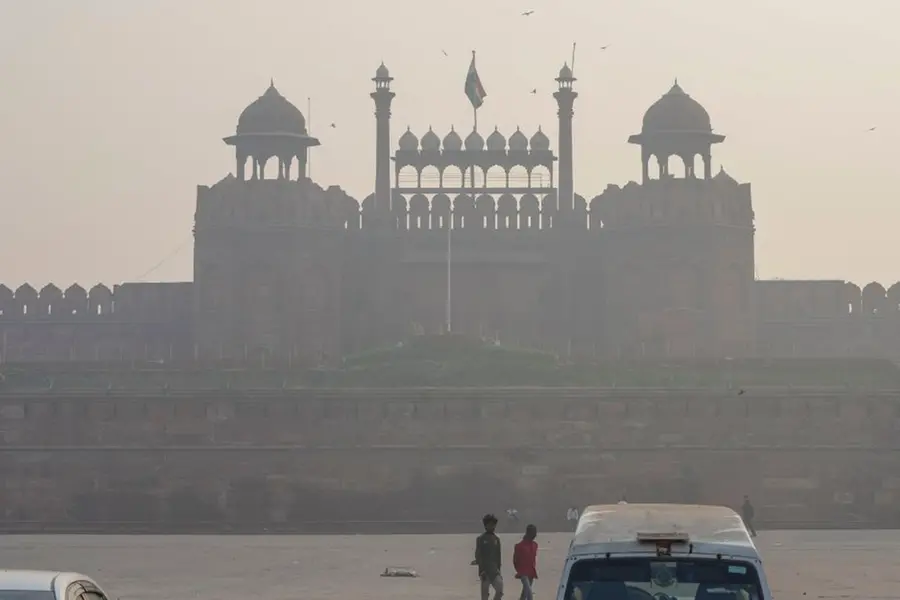 Delhi records temperature below seasonal average, air quality 'poor' at 201