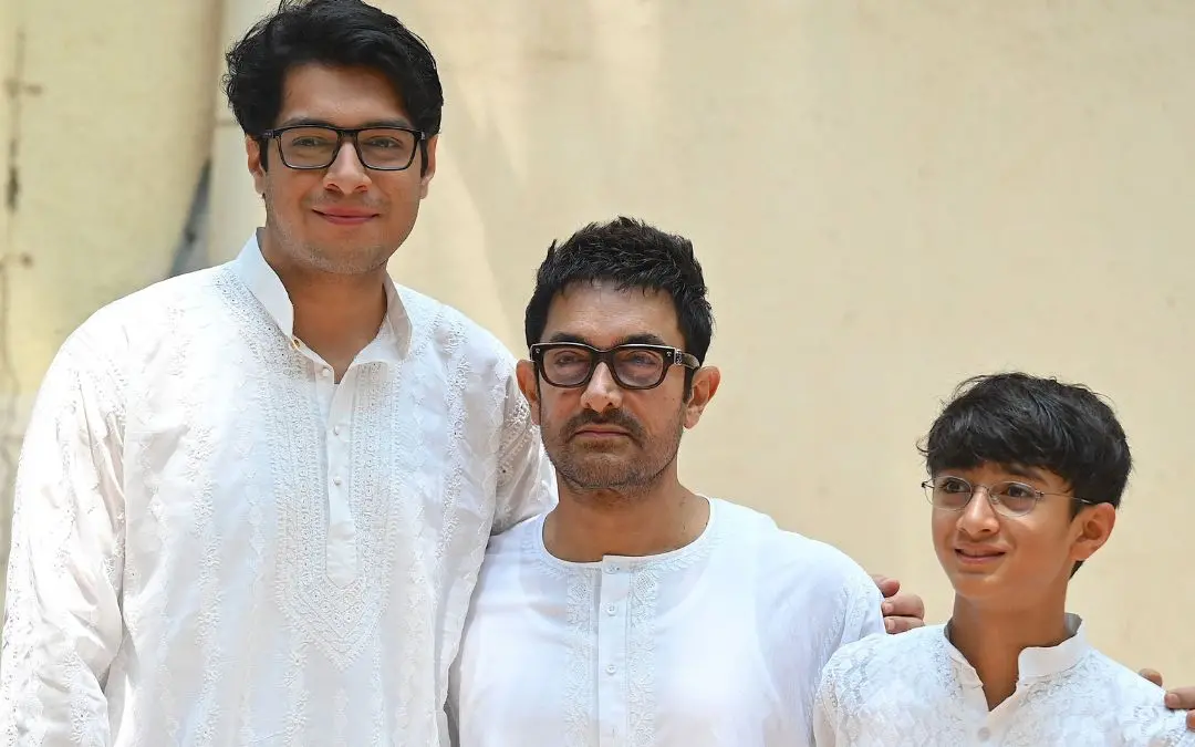 Aamir Khan with sons Junaid (L) and Azad.