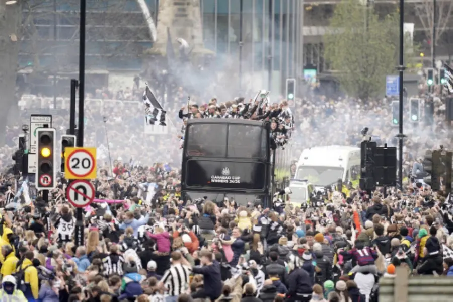 'Sea of black and white': 150,000 Newcastle fans line streets to celebrate end to trophy drought