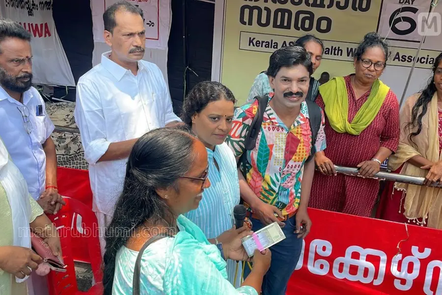 Santhosh Pandit extends support to ASHA workers, donates Rs 50,000