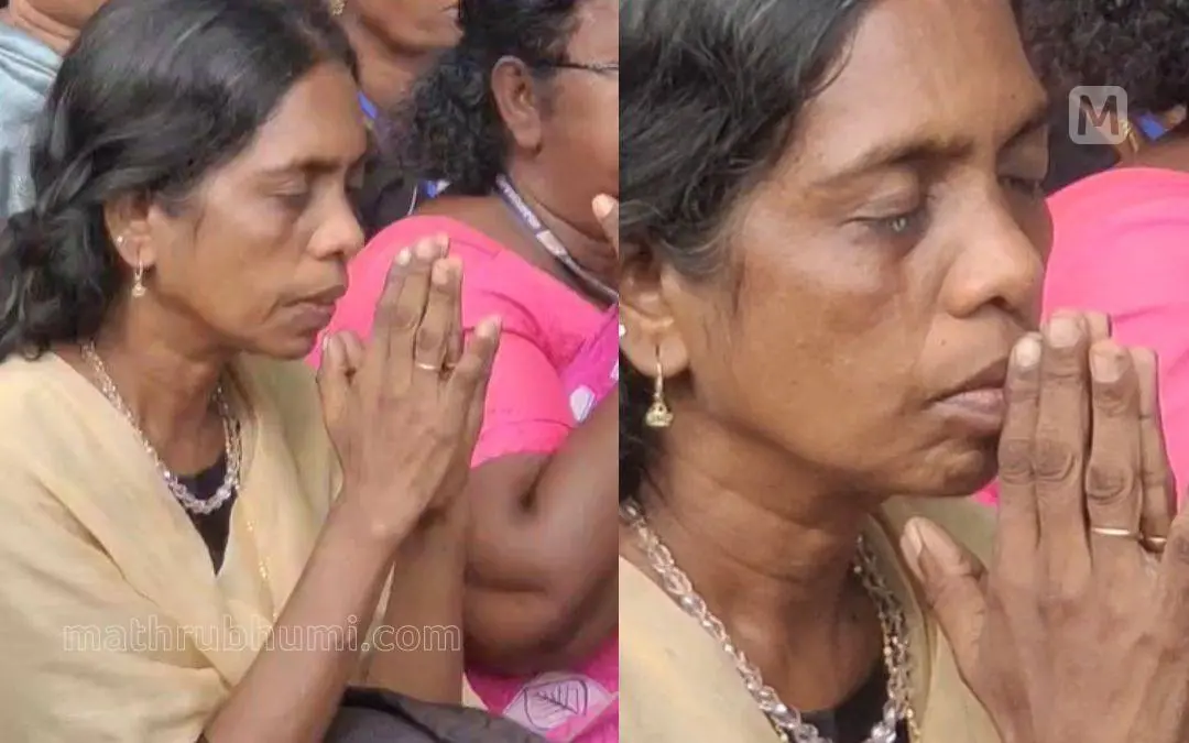 As talks with the government continue, ASHA workers pray at the protest site | Photo: B Muralikrishnan / Mathrubhumi