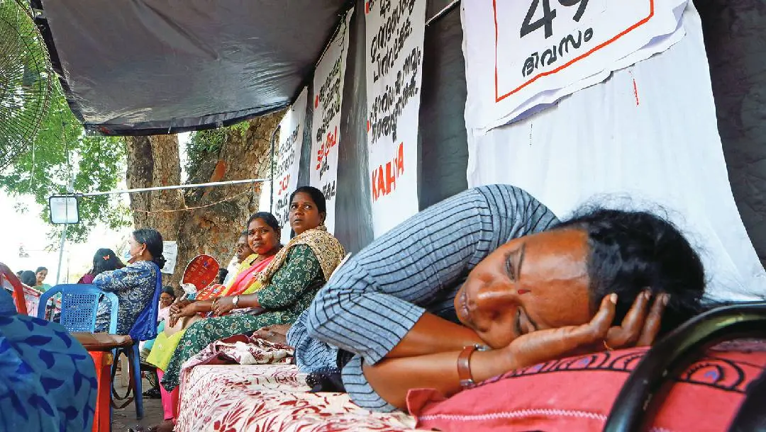 ആശ വര്ക്കര്മാരുടെ സമരത്തില് നിന്ന് | ഫോട്ടോ: മാതൃഭൂമി