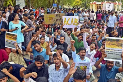 Amid raging protests, Telangana HC halts work at Kancha Gachibowli land until April 3