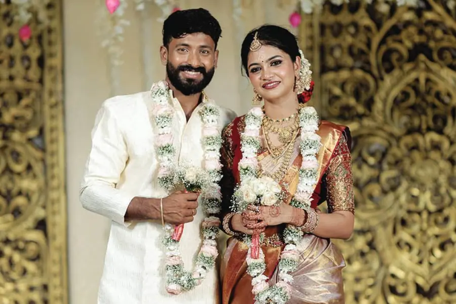 രഞ്ജി ട്രോഫി താരം അക്ഷയ് ചന്ദ്രൻ വിവാഹിതനായി; വധു കാസർകോട് സ്വദേശി ഐശ്വര്യ