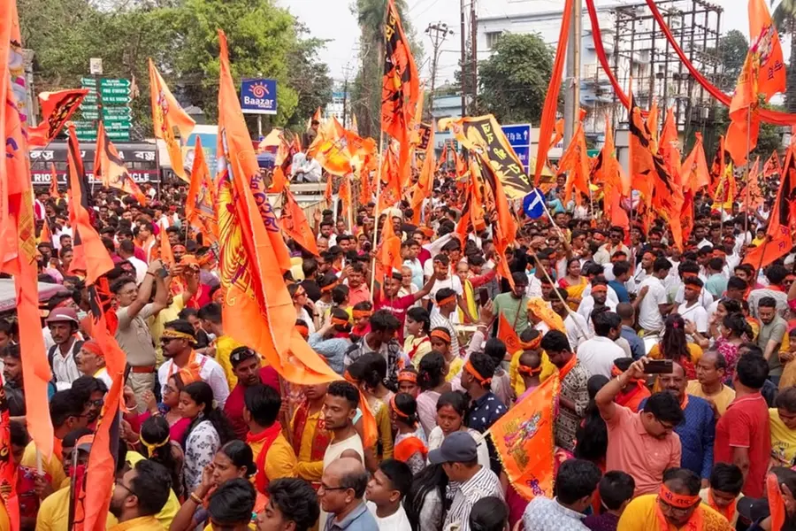 Muslims greet Ram Navami devotees with sweets, water in Malda | WATCH