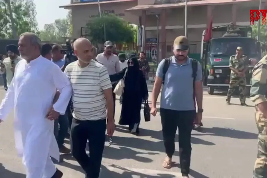 WATCH | Pakistanis rush to Wagah Border as India suspends SAARC Visa Scheme: Here’s why