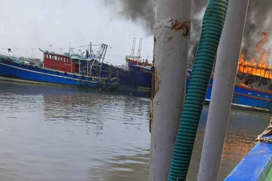 Fishing boat gutted in fire at Kerala harbour; no casualties