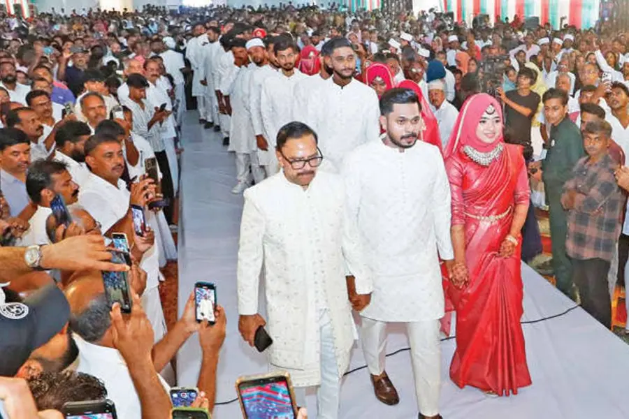 Emotions overflowed, Ashraf conducts marriages of 25 poor girls on the day of his son's wedding